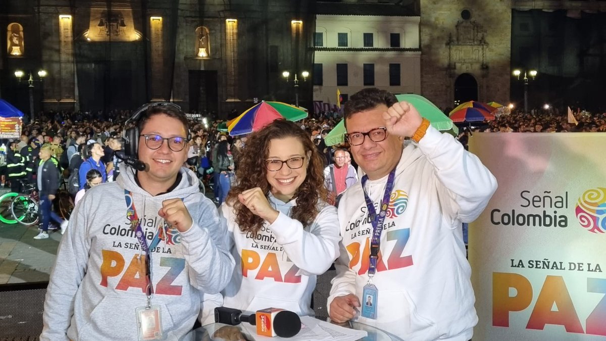 RTVCnoticias's tweet photo. ¡Estamos en el corazón de las manifestaciones y en el concierto por la vida y la esperanza!

Mantente informado con #RTVCNoticias.

Sintoniza @SenalColombia 📺 y nuestro streaming en vivo 👉🏼🔴 https://t.co/9nPceae3bQ

#LaSeñalDeLaPaz 🕊️ https://t.co/jwaDt4YGvm
