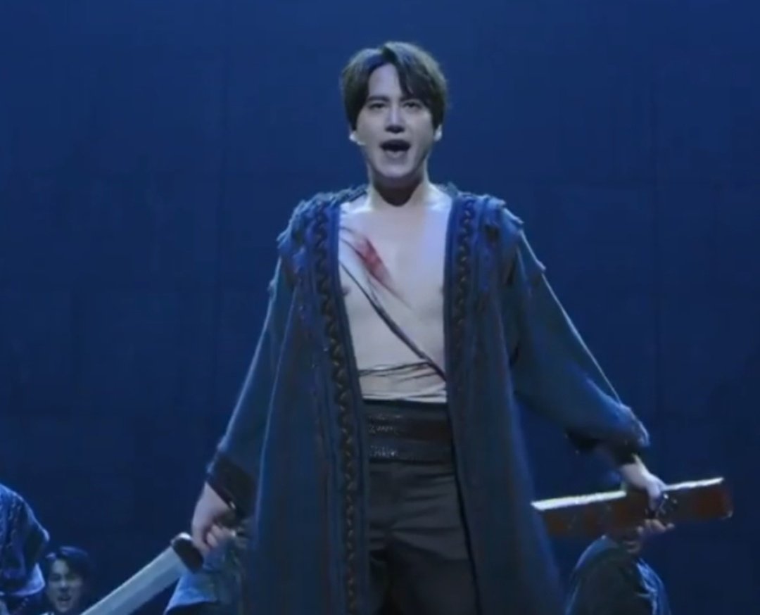 baguettekyu's tweet photo. THE NIPS AND CHEST BROOO PLS I CAN NEVER GET OVER THIS https://t.co/h2dL7N7ZWG