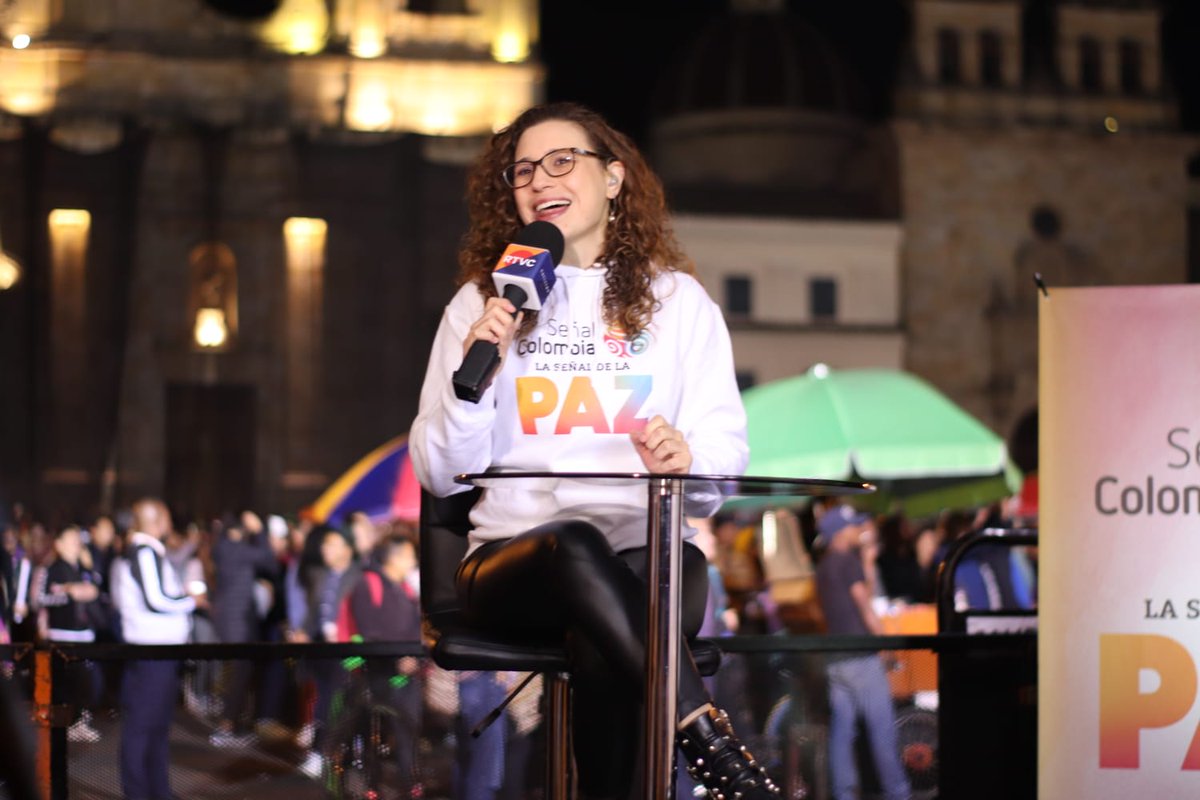 RTVCnoticias's tweet photo. ¡Estamos en el corazón de las manifestaciones y en el concierto por la vida y la esperanza!

Mantente informado con #RTVCNoticias.

Sintoniza @SenalColombia 📺 y nuestro streaming en vivo 👉🏼🔴 https://t.co/9nPceae3bQ

#LaSeñalDeLaPaz 🕊️ https://t.co/jwaDt4YGvm