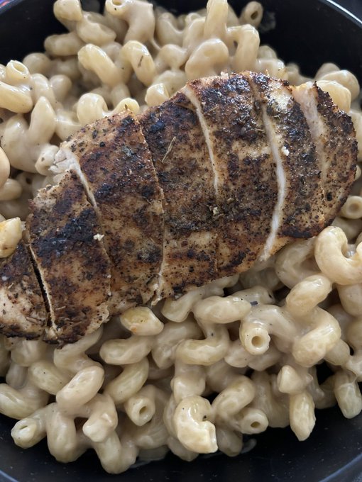 Yummm!!! Another creamy and cheesy Chicken Pasta https://t.co/pFlQkUPLbW