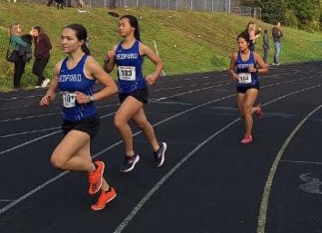 TheRealSwagFlag's tweet photo. Bedford girls beat Weston today 23-32. Led by 1-2 finish of Sam Sheahan (19:43) and Addi Poulter (20:07), Anna Massaro 4 (20:42), Grace Niu 7 (21:51), Elena Protasowicki 9 (22:22). Girls now 2-0 in DCL Small and will race Sat at Frank Kelley Invite @BedfordBucs @mnosal https://t.co/cHDueUChpq