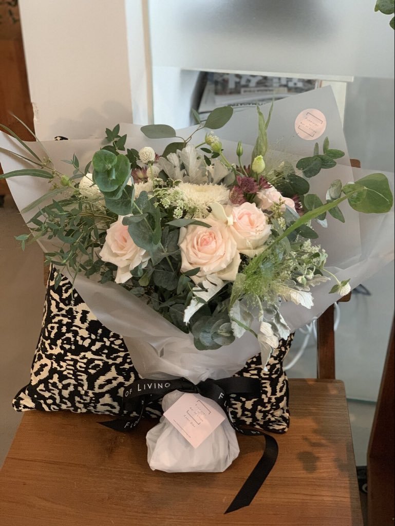 Төрсөн өдрийн мэнд хүргэсэн хайрууддаа баярлалаа Бас дагаж найз болсон жиргээч нартаа талархая 😍🥰😍