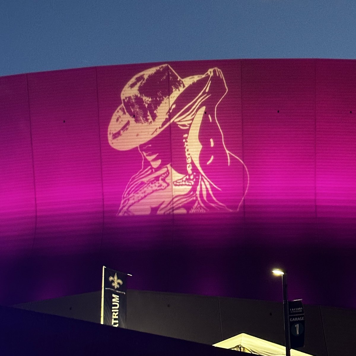 Saints's tweet image. The @CaesarsDome lit up for @Beyonce 🐝 

#RENAISSANCEWorldTour