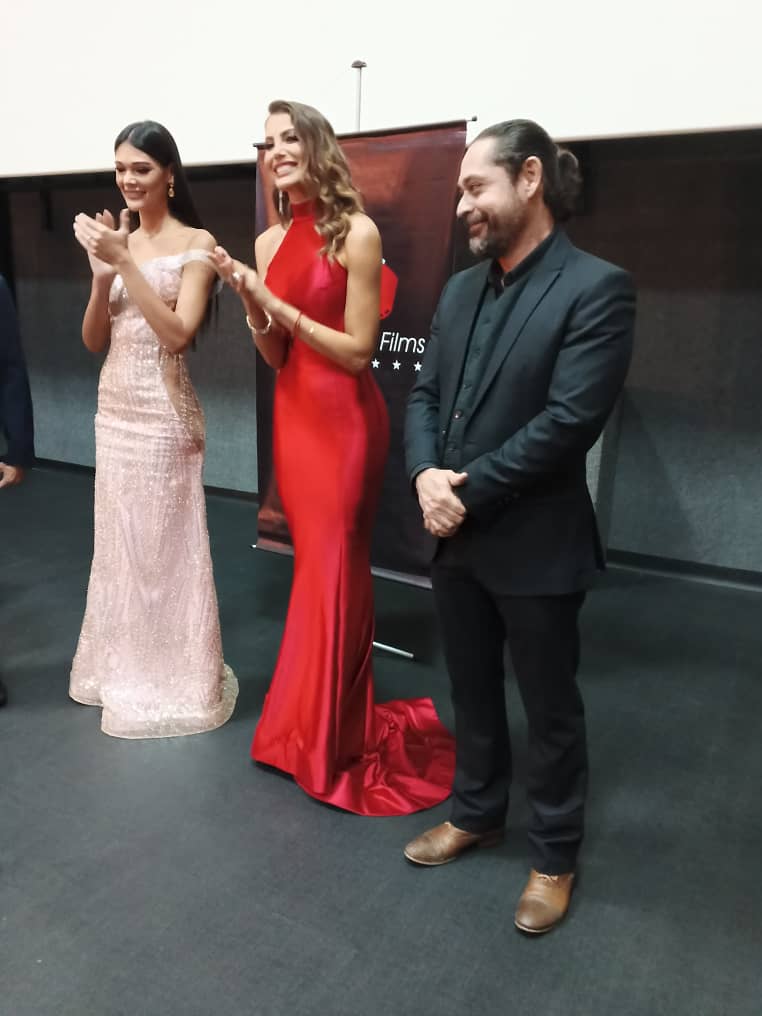 Así llegó el grandioso elenco de "Mónica entre el cielo y la tierra" a la premier en <a href="/SupercinesCa/">SuperCines</a>