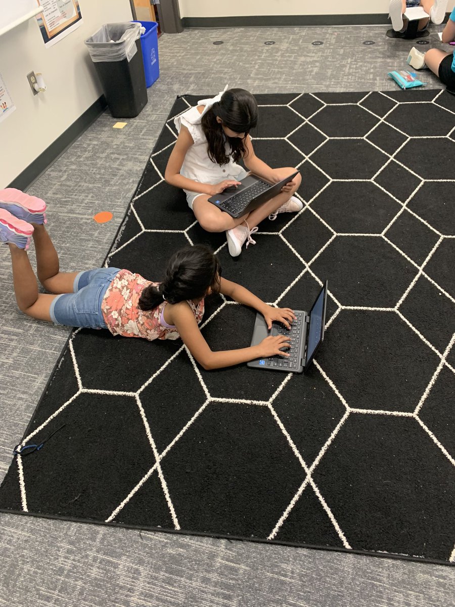 MsYoungs5th's tweet photo. Proud teacher moment!!! The students came together as a class and decided that they wanted to continue working on creating their own drama during their brain break! Time flies when you’re having fun! ✨ @Robertson_Elem #RESUbuntu #RobertsonU https://t.co/1O0e1qd9mn
