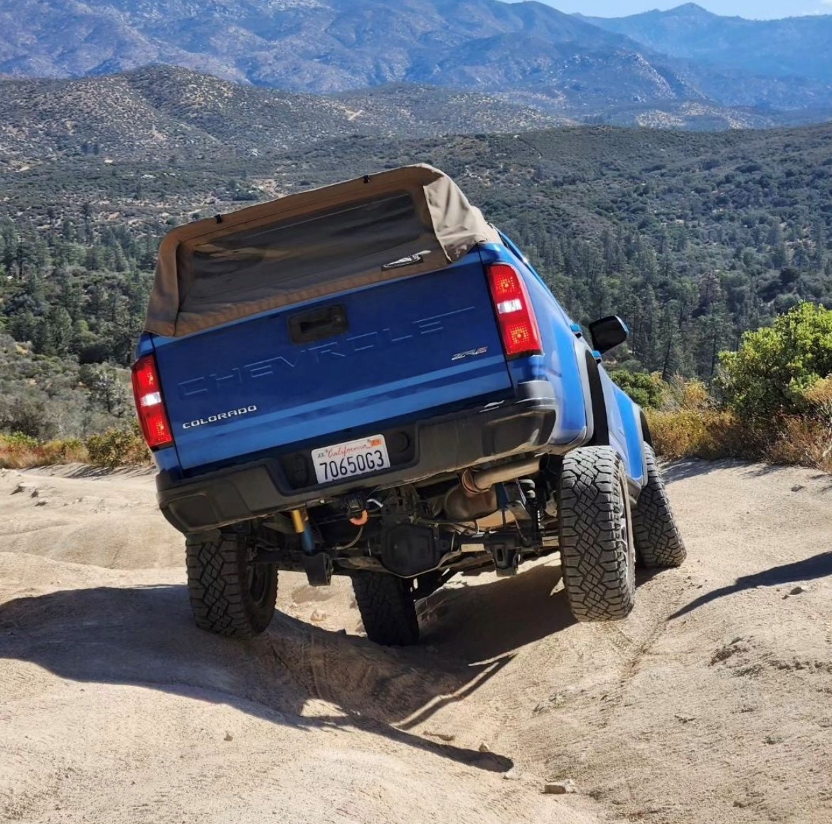 The hokey pokey or something like that 💪 🤝 

#Softopper #colorado #chevycolorado #chevy #offroad #offroading #truckbedcover #truckbedstorage