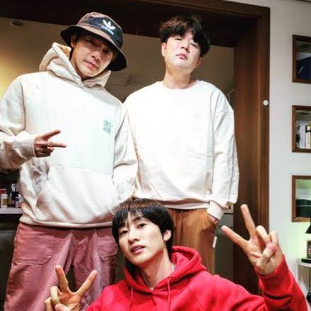Nós da Portal D&amp;E Brasil desejamos ao #SHINDONG o melhor dos aniversários 🎂 

Que ele continue feliz e saudável, e que sempre nos traga conforto com sua personalidade alegre e seu talento sem igual 🩷 

 Felizmente, “we have Shindong”!