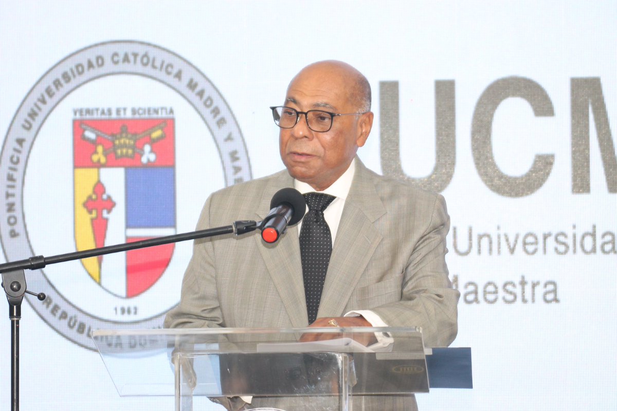 PUCMM's tweet photo. Seguimos honrando el legado de mons. Agripino Núñez Collado, esta vez en el campus de Santo Domingo con la develación de un busto y la designación de su nombre al edificio que aloja las facultades de ciencias de la Salud e Ingeniería.

Amplía la historia https://t.co/F4NPaTtefU https://t.co/D4XM3UC73w