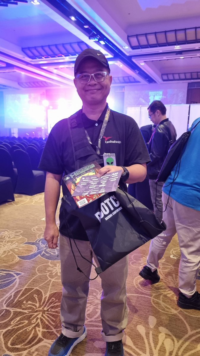 JuniceLiew's tweet photo. HUGE crowd @rootconorg! Conference starts very shortly! Excited!
Come to Ballroom 2 and we will sign your "passports" and download https://t.co/0nM4toacV5
Limited edition #SquareX stickers are up for grabs!
#Hacking #Conference #Cybersecurity @getsquarex #Rootcon17 https://t.co/K19fdc9Ci5