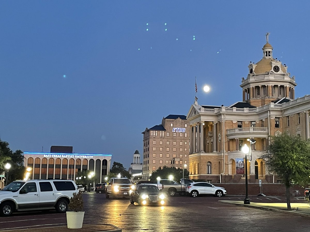 AlexanderNGould's tweet photo. Full moon over downtown Marshall, Tx tonight. https://t.co/Ex9jbF8bbz