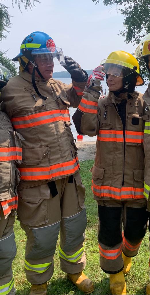 WomenOnPurpose1's tweet photo. Had the pleasure of playing firefighter with one of my fav actors-Billy Baldwin. Appropriate given that my old crush probably started when he played a lead in the movie Backdraft😉

#FirefighterFun #FavoriteActorMoment #BackdraftMemories #BillyBaldwinAdventure #EmpoweredWomen https://t.co/EAH6oH69Kf