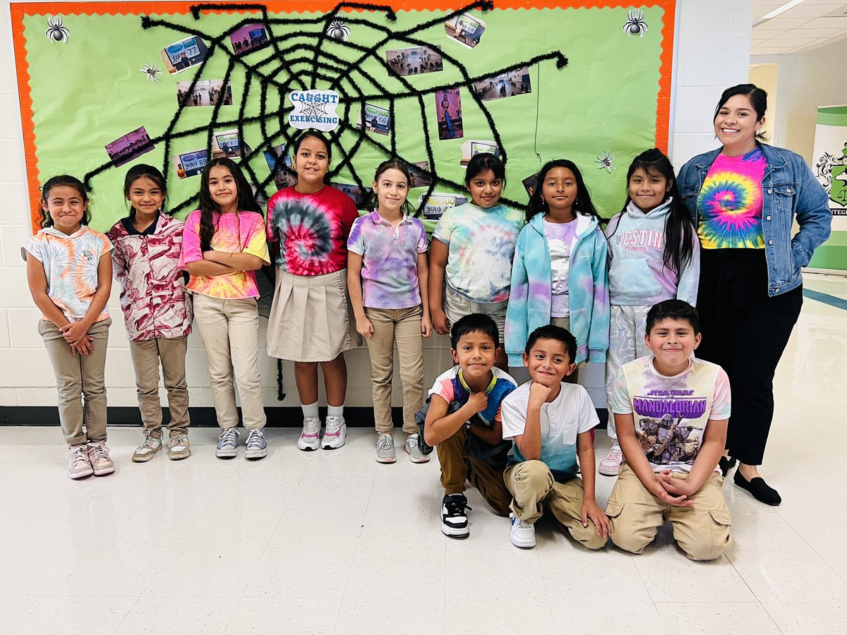 Cristin47444819's tweet photo. The day was so colorful because!#attendancematters #disd 
#thirdgradeteacher

@GWTruett https://t.co/bll61DT1zA