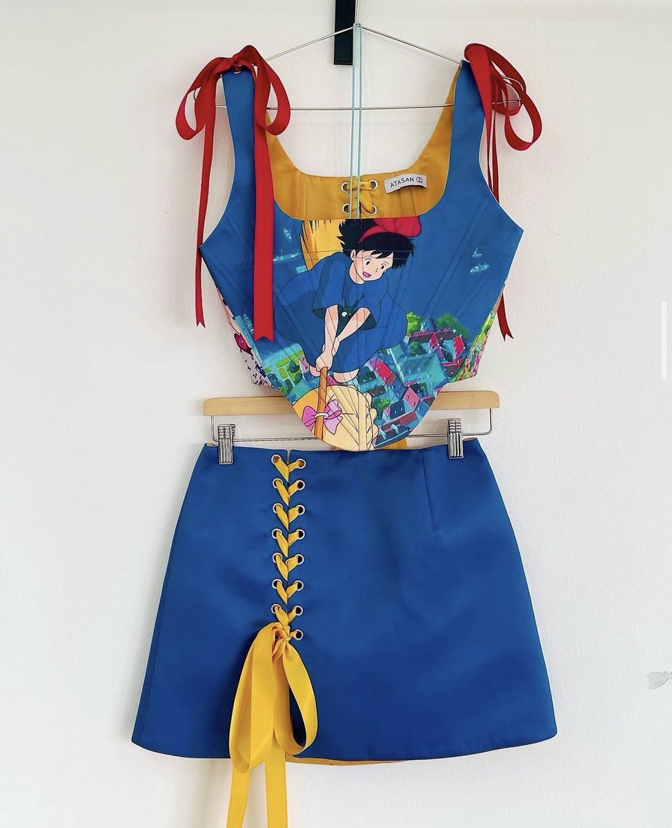 maia is wearing 

• atasan studio kiki’s delivery service shoulder ribbon lacing corset full set
-corset 680myr ($144.40), full set 980myr ($208.16)

made to order! 
🔗: instagram.com/atasan_studio