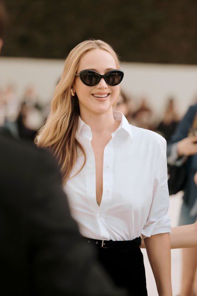 Jennifer Lawrence Stuns at Dior Show in Paris, Captivating Attention ...