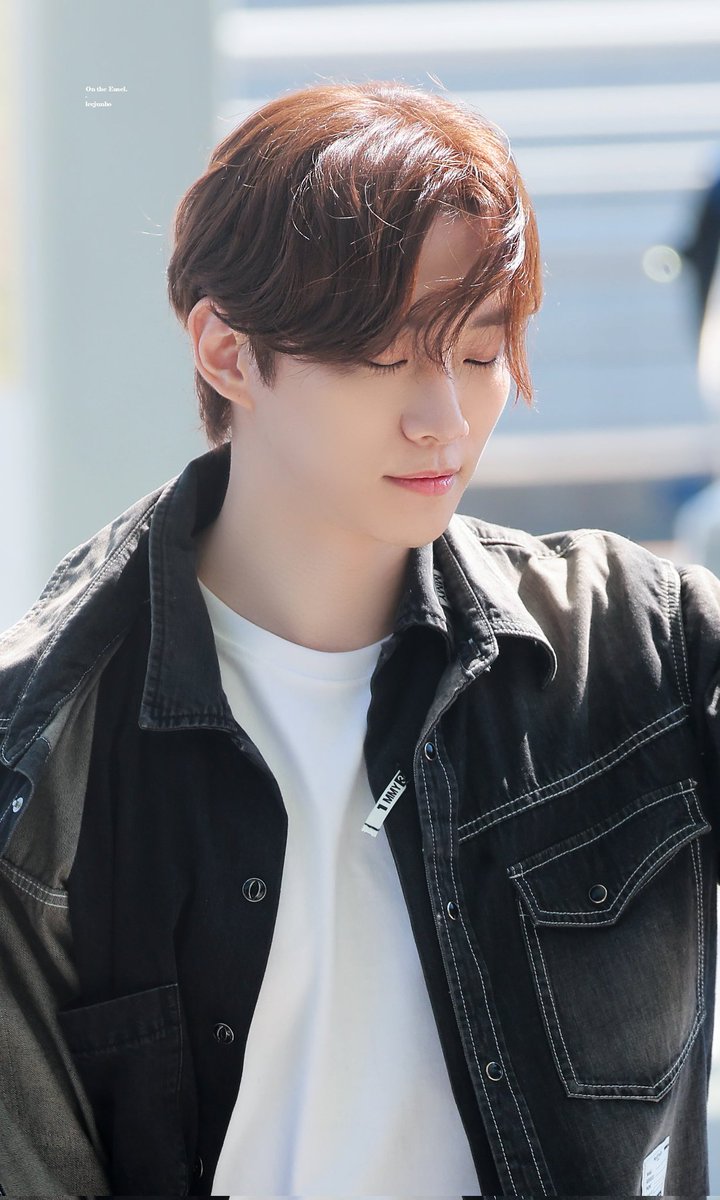 𝐂orrente  
  ㅤde a𝗉𝗋𝖾𝗌𝖾𝗇𝗍𝖺ção. 

𝐍ome : Lee Juno 
𝐈dade : 33 anos 
𝐔ma música ᎓ Paranóia 
𝐒exualidade: Bi
𝐒tatus : solteiro 
𝐂or favorita ᎓ Preto
𝐀ltura : 1,78
𝐍acionalidade: coreana.