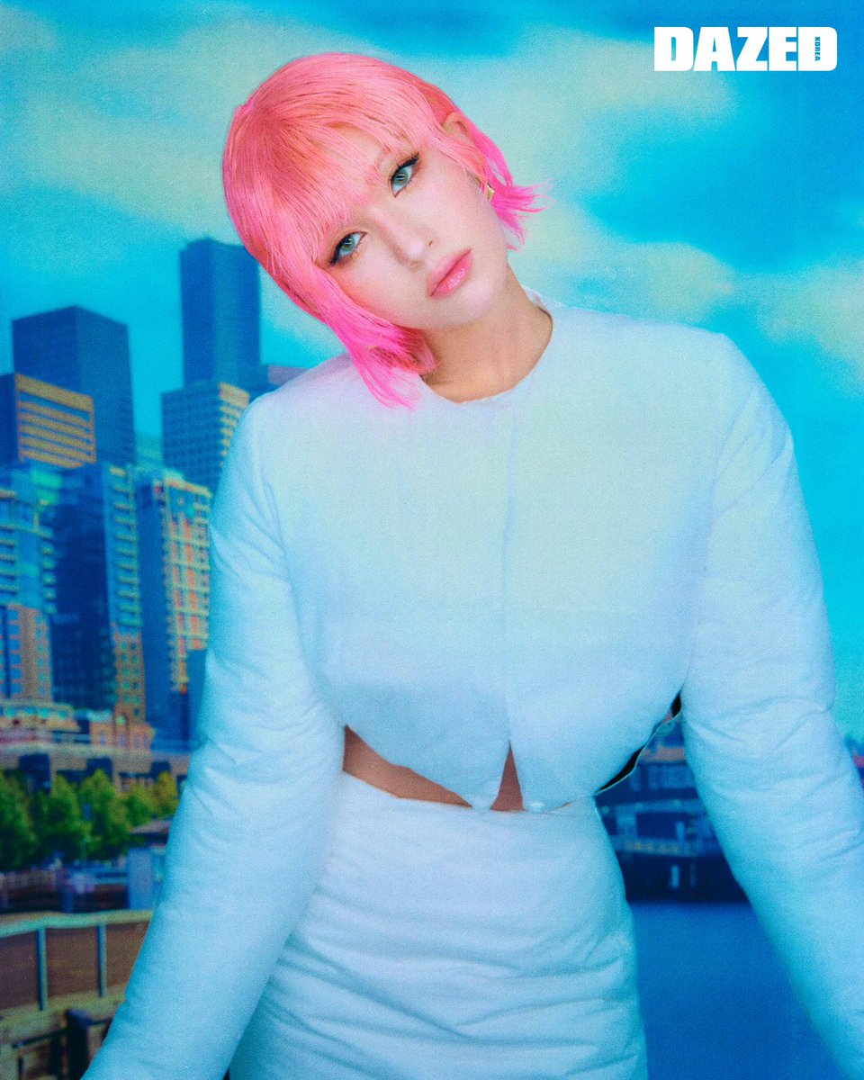 DazedKorea's tweet photo. REFLECTION #협찬

프라다는 아름다움에 대한 관념을 재구성하고, 재발견한다. 지금, 소미는 프라다가 염원하는 사랑, 아름다움을 말하는 미학적 언어를 상징한다. 

#전소미 #JEONSOMI #프라다 #Prada

더 많은 화보와 기사는 <데이즈드> 10월호에서 만나볼 수 있습니다. https://t.co/BCAodNnEtk