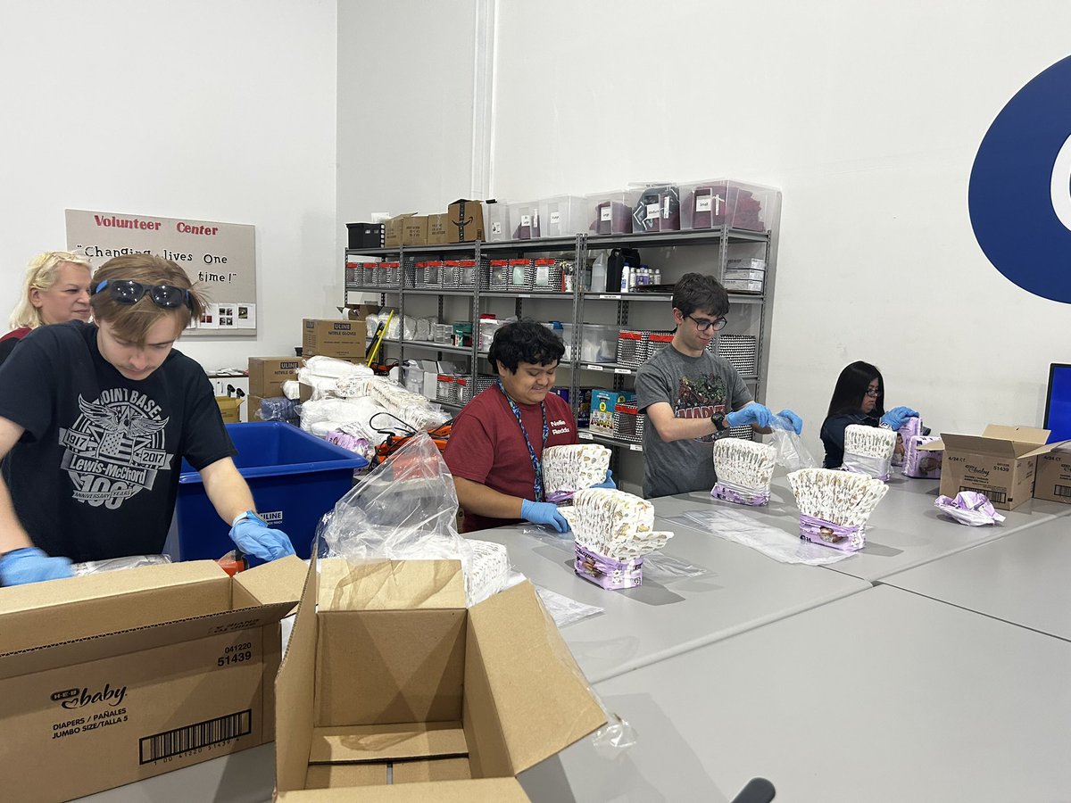 ReddixRocksNISD's tweet image. We’ve had a busy start to the year and are enjoying finding our groove volunteering and getting out into our community! #parkcleanup @NISDReddix @mowsatx @TXDIAPERBANK @mysapl @VIA_Transit