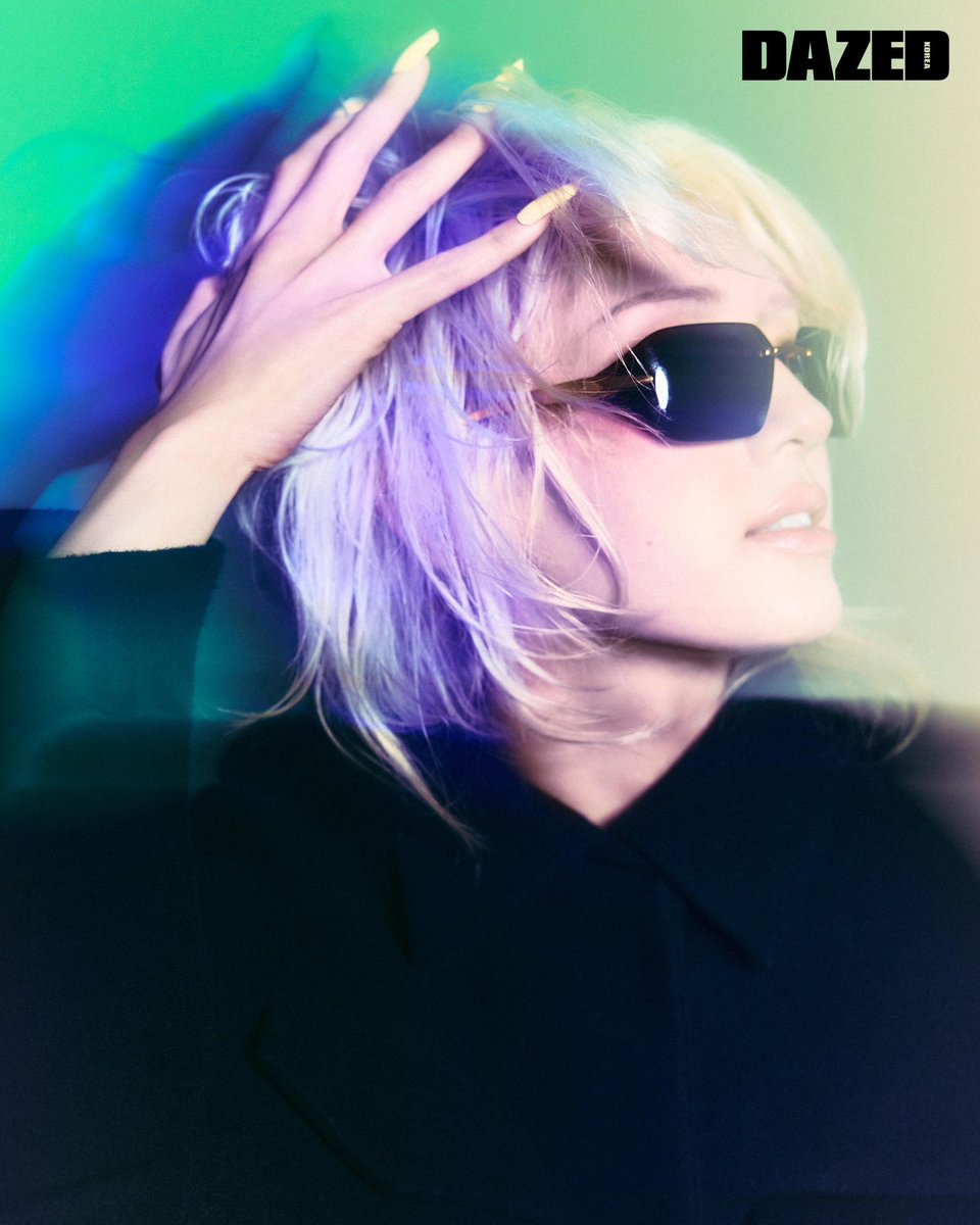 REFLECTION #협찬

프라다는 아름다움에 대한 관념을 재구성하고, 재발견한다. 지금, 소미는 프라다가 염원하는 사랑, 아름다움을 말하는 미학적 언어를 상징한다. 

#전소미 #JEONSOMI #프라다 #Prada

더 많은 화보와 기사는 <데이즈드> 10월호에서 만나볼 수 있습니다.