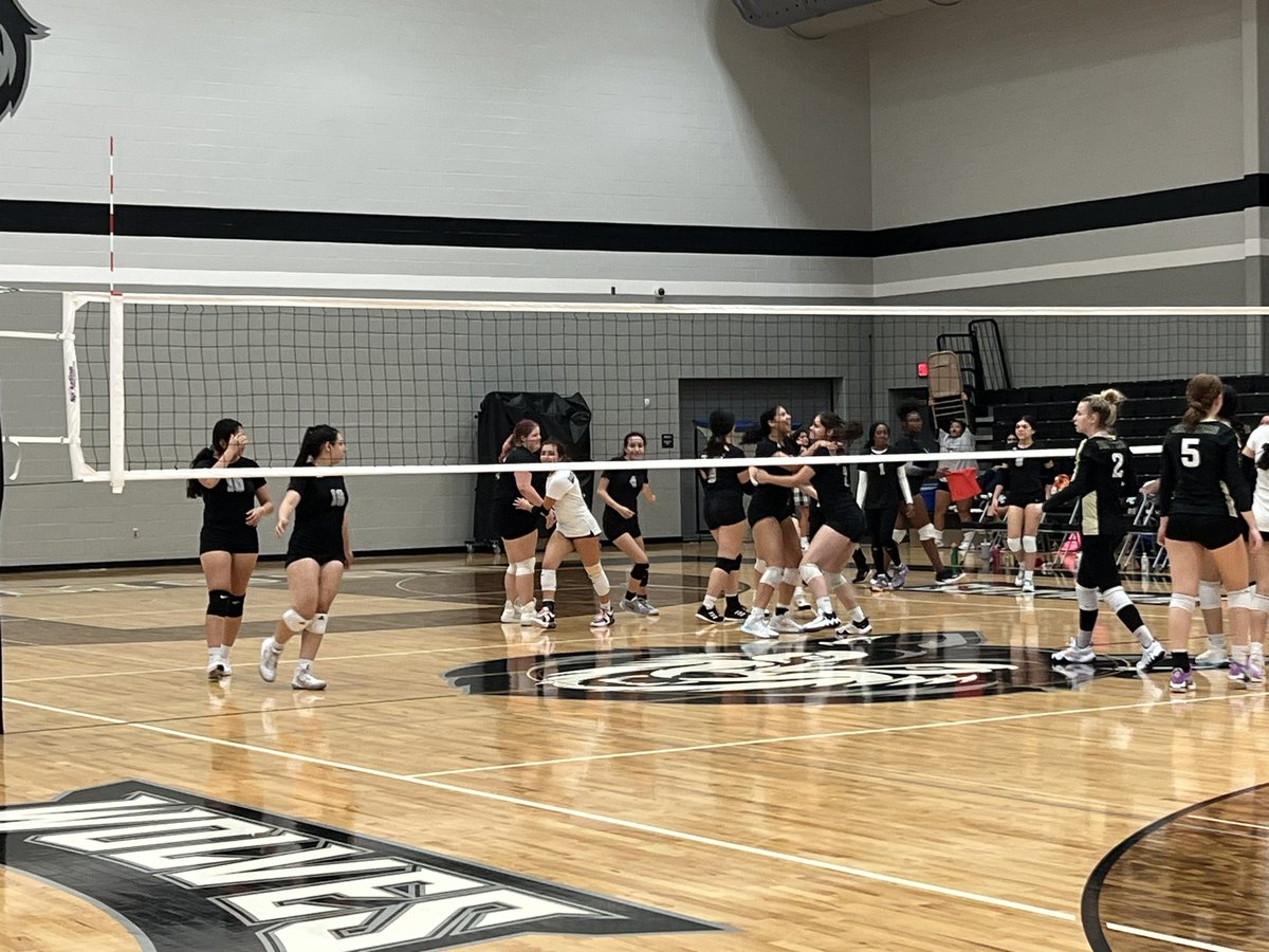 hcwolvesathletics tweet media