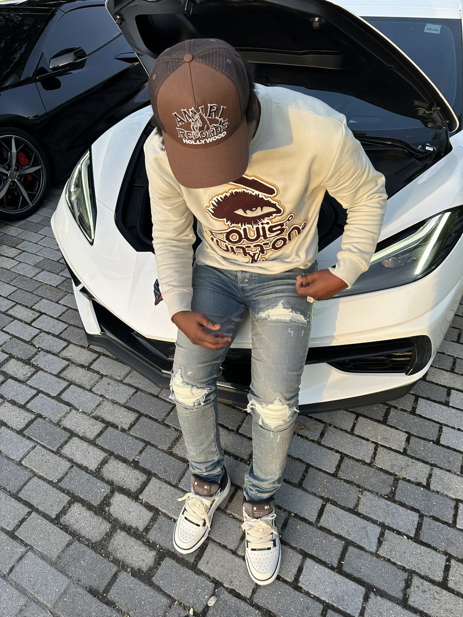 QuonWorld__'s tweet photo. Tryna run up all these M's and go sit in the endzone… #LLLuckForever💔 https://t.co/hhUtyvN9V6