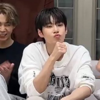 DOYOUNG tweet media