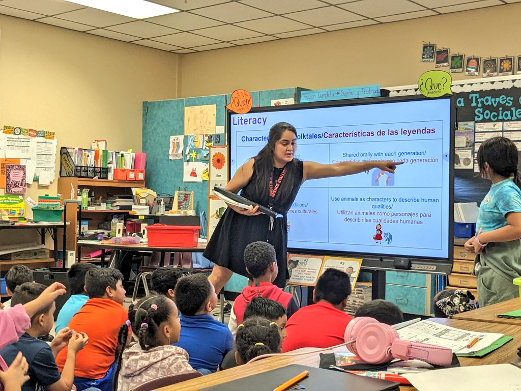 emytomita's tweet photo. Ms. Cárdenas asked students where in the room students can find information about Early Chinese Civilization @Spence_AISD All kids knew to look at the #DomainWall Grade 2 @amplify @CurriculumMatrs @ClassroomWonder @clynvan1 @BarrsJamie @KeterahGoosby @DeboraHer77 @DrKAuguste https://t.co/2yWVgwc2Tx