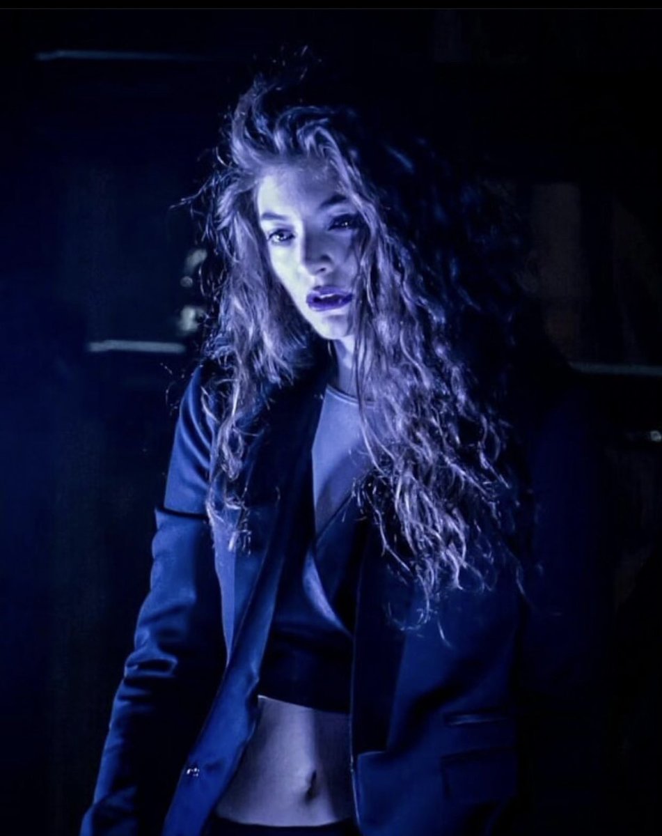 lordesbottle's tweet photo. happy 10 years of pure heroine 🖤 https://t.co/kcnQbAlGvF
