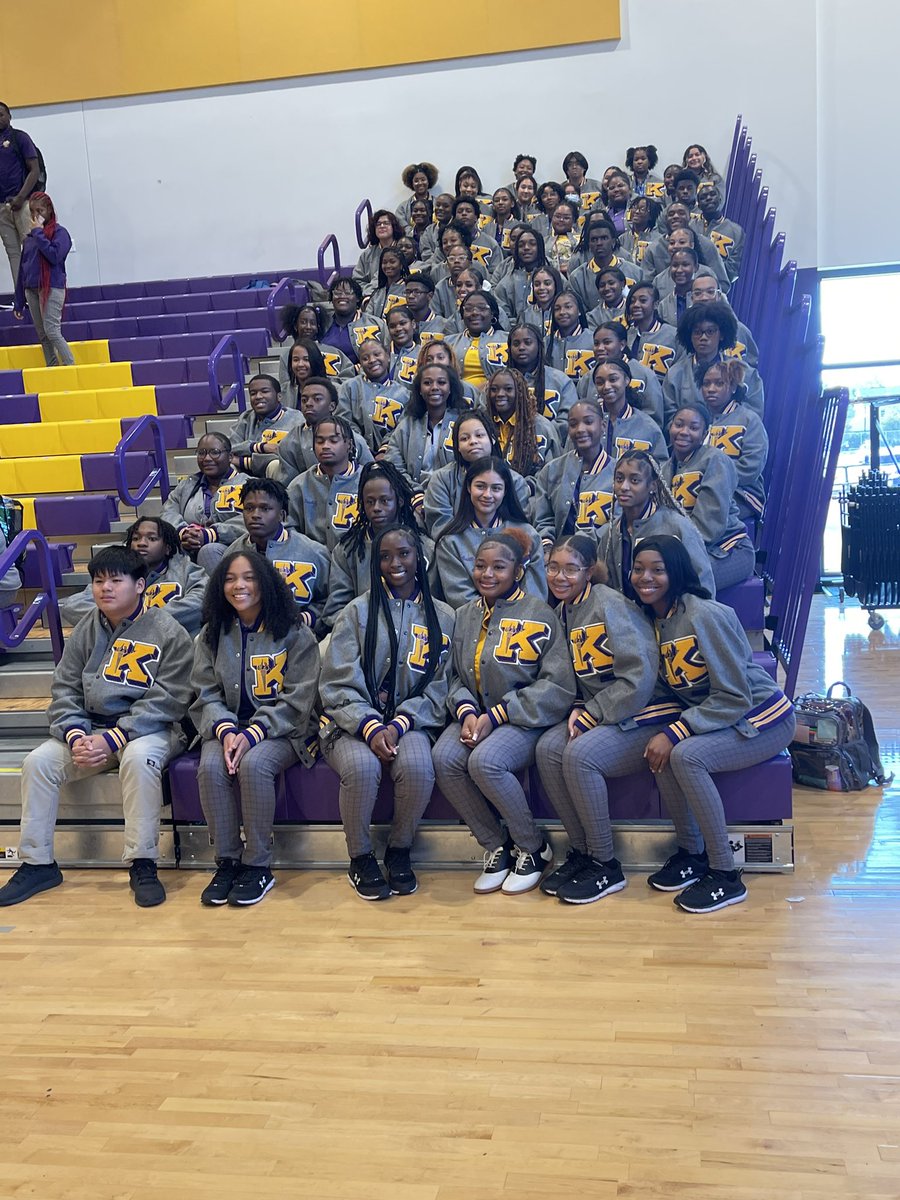 EdnaKarrHS's tweet photo. Academic Letterman Jacket Recipients! 📚✏️📓#OneSmartCookie🤓 #KARRgratulations #KarrStars #APlusScholars #StudentAthletes #CougarPride @InspireNOLA @NOLAPSchools https://t.co/r2UdbhC59A