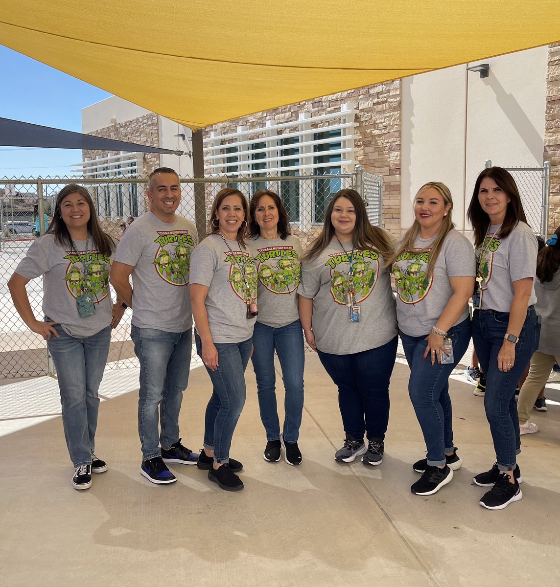 LaRedd_BES's tweet photo. Super group dress alike for Spirit week. Celebrating PHHS homecoming. #jpb_coyotes_BES  #TeamSISD https://t.co/OK6ZBx1qle