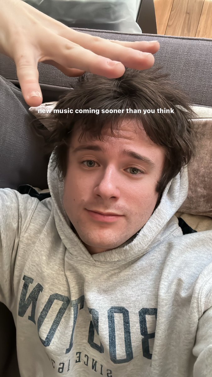 AlecBenjamin's tweet photo. want new mewsic? https://t.co/yFJHOiYswZ
