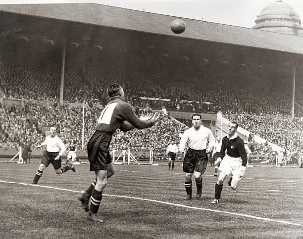RugNummersNL's tweet photo. 💡 Even een leuk rugnummer-feitje tussendoor:
Tijdens de FA-cup-finale van 1933 tussen Everton en Man City hadden de spelers van Everton rugnummers 1 t/m 11 en de spelers van Man City 12 t/m 22
#wistudat #funfact https://t.co/8259Bk5t4C