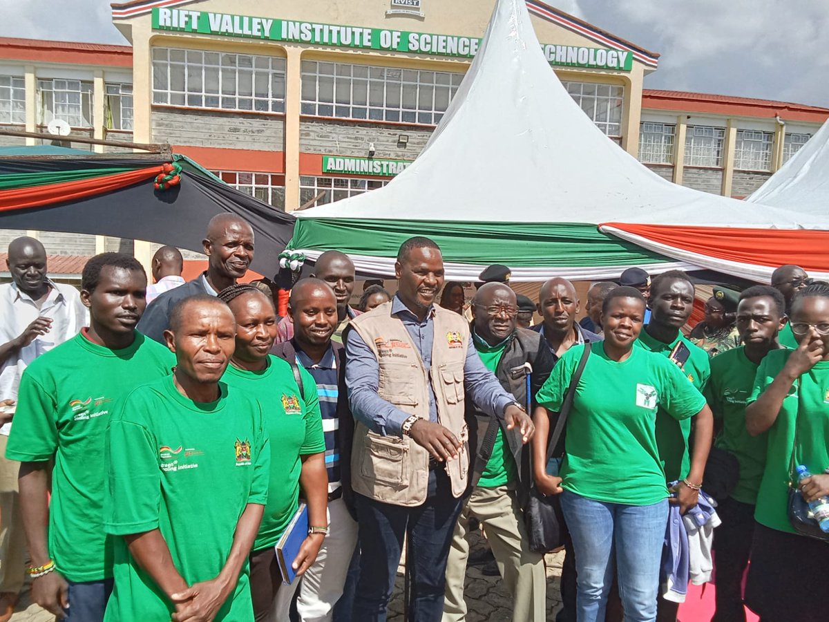 talktosave254's tweet photo. With Eng Festus Nge'no Principal Secretary State Department for Environment and Climate Change During World Azon Day 2023 at RVIST. On this day I planted 5 trees.@NakuruCountyGov @VCA @Wanavijiji_sdi @NemaKenya @pamoja_trust @GovernorKihika. https://t.co/LeqRxdc0yA