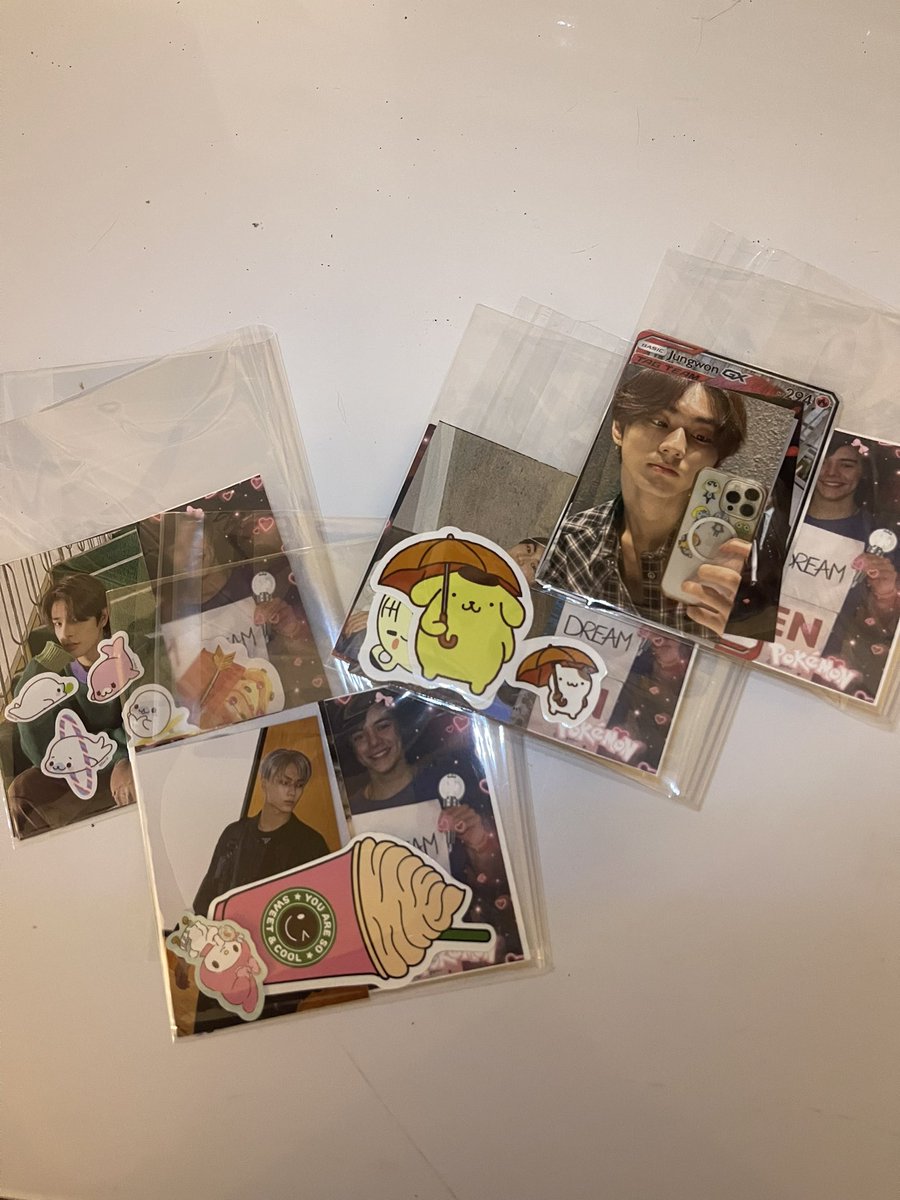 iakalasun's tweet photo. ENHYPEN LA FREEBIES: 
INCLUDESS 
•enha/1D sticker
•3 pcs
•cute stickers (super limited prio trades or moots 😘)
•hi-chew candy or milkita (not pictured)
•and hand warmers cause it’s gonna be cold af probably 

MESSAGE OR REPLY TO TRADE STICKERS ARE LIMITED and hand warmers:( https://t.co/1TyteuChUJ