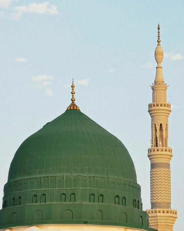 S_alg3fary1's tweet photo. نارت بمولدهِ الدنيا بأجمعها
قد شرَّف الكونَ بالأنوارِ كالقمرِ

واستبشرت بقدوم المصطفى أُمَمٌ
من ظاهرِ الخلقِ في الدنيا ومستترِ

والوحش والطير والأملاك في فرحٍ
جبريل يأتي إلي الأملاك بالبُشَرِ

والكون يفرح والدنيا بأجمعها
بـ سيّد الكونِ من عُربٍ ومن مضر .ﷺ https://t.co/cbbAj3hZz4