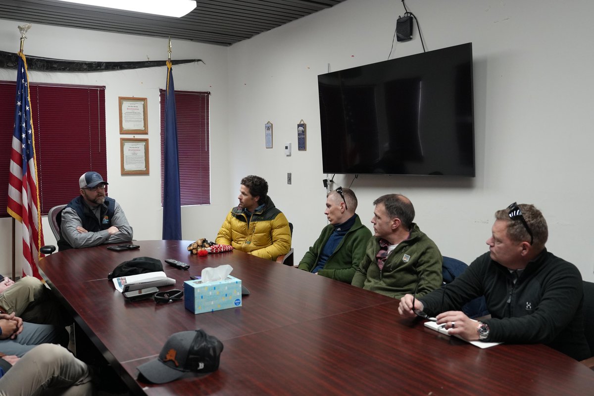 Utqiaġvik, the northernmost U.S. community, hosted our Arctic Defense Attaché Field Seminar, where participants immersed in Iñupiat culture, explored the Arctic, addressed climate change, and fostered global cooperation. Thank you to UIC and BARC for support. #ArcticSecurity 🌍🤝