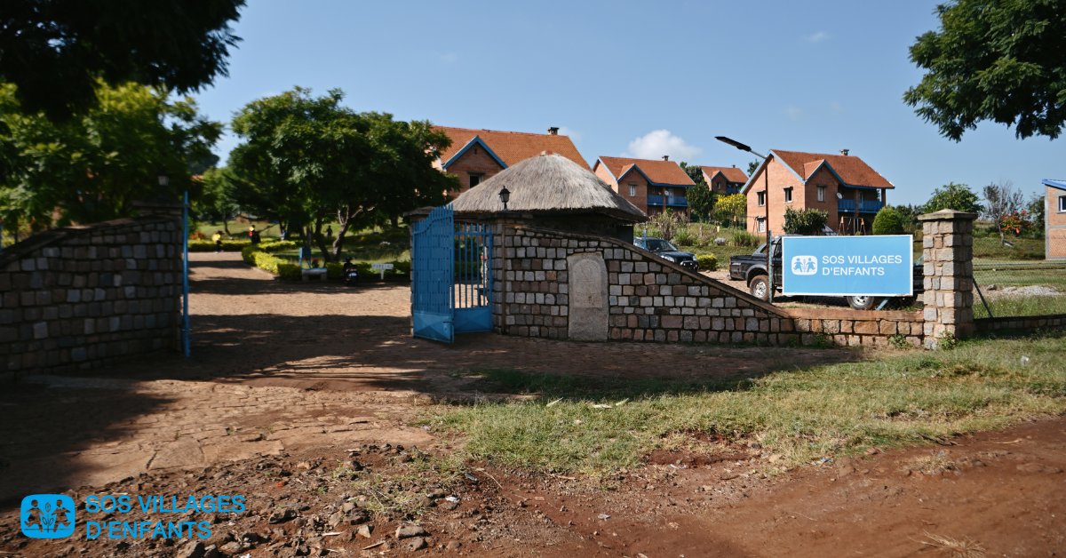 Il faut tout un village pour élever un enfant, et aussi un parent 💙
 C. J. Johnson