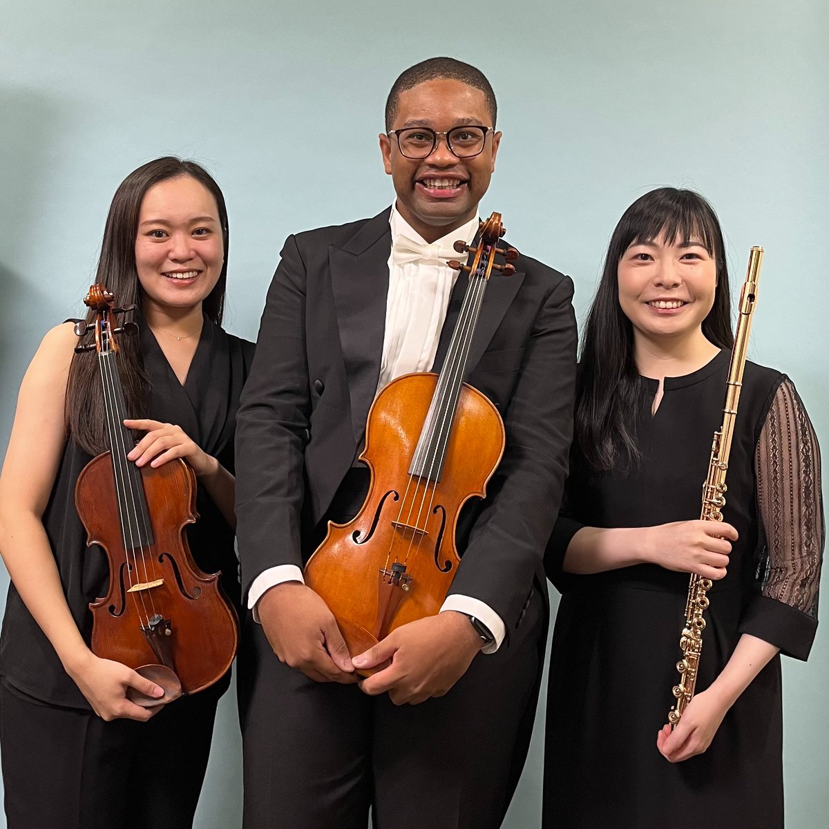 左より📷
第2ヴァイオリン #吉本萌慧
ヴィオラ #デイヴィッド・メイソン
フルート首席奏者 #松木さや

先日プロフィール写真を撮影しました❗️カメラマンは平舘平さん。後日 #都響 HPの楽員紹介ページにて、3人の写真が更新されます✨