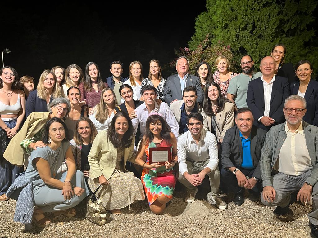 Muchísimas felicidades  Dra. Rosa Giron, neumóloga del #HospitaldeLaPrincesa por merecidísimo 🏅premio de <a href="/NeumoMadrid/">Neumomadrid</a> a toda su trayectoria.
🩺Una de las mayores expertas de Fibrosis Quísticas del país 
🫂Un lujo de profesional y de persona