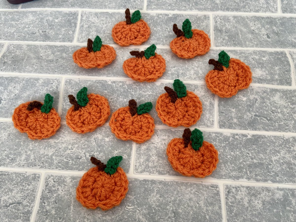 It’s all about the pumpkins at the moment🎃 you can get them in my #etsy shop 

okthenwhatsnextcraft.etsy.com

#earlybiz #crochet #elevenseshour