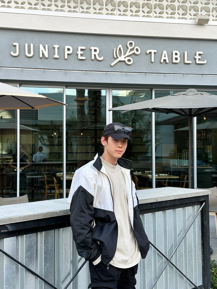 Official_Seobin's tweet photo. Juniper 보고 반가운 마음에 호다닥 📸
행복하고 풍성한 한가위 보내세요 🌕
SB ❤️ Juniper

#윤서빈 #YoonSeobin https://t.co/KMLtcFQ7xC