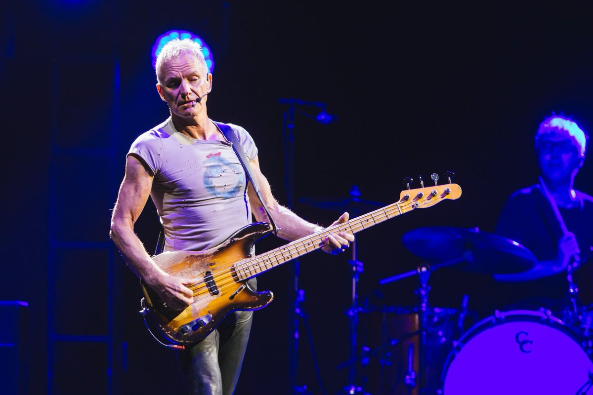 Warm 106.9 tweet media