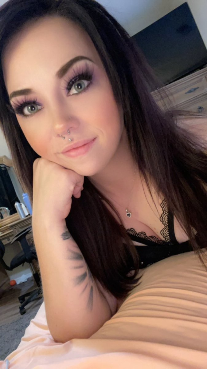 Peachyy233's tweet photo. Happy Hump Day 😉 https://t.co/uXAXB8salU https://t.co/NgfMxFaEuA