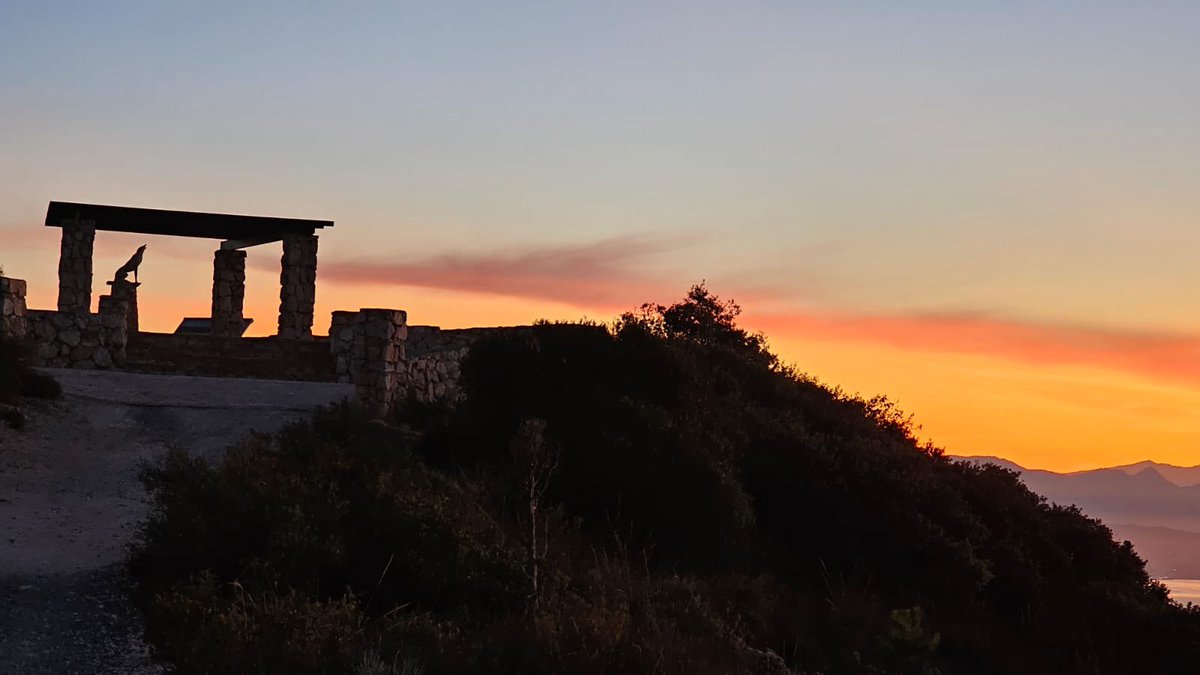 GranSendaMalaga's tweet photo. ¿Y si comenzamos el día viendo el amanecer en Gran Senda de Málaga ? #gr249 📸@perezperezcpa https://t.co/Ls5NqyGKVX