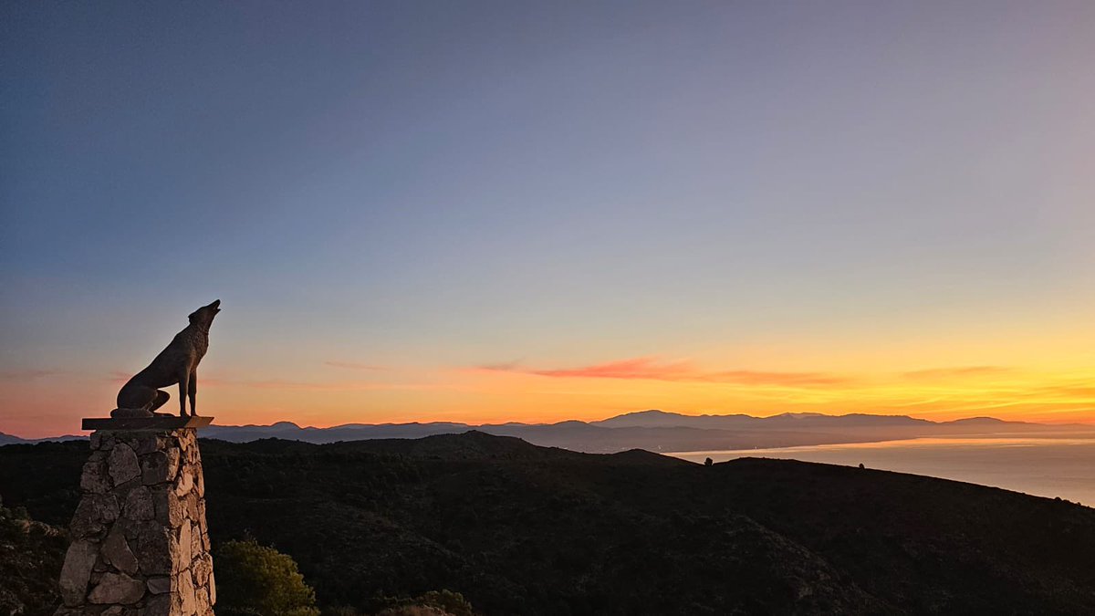 GranSendaMalaga's tweet photo. ¿Y si comenzamos el día viendo el amanecer en Gran Senda de Málaga ? #gr249 📸@perezperezcpa https://t.co/Ls5NqyGKVX