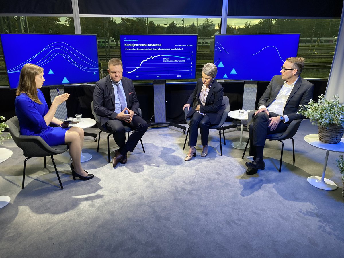 Markkinaraadissa puhutaan perjantaina suomalaisten asuntolainoista ja lainojen tulevista koroista. Mukana keskustelussa <a href="/LuomanenNina/">Nina Luomanen</a>, <a href="/NummelaHarri/">Harri Nummela</a> ja <a href="/AnssiHuhta/">Anssi Huhta</a>. Juontajana <a href="/huotilaine/">Heidi Huotilainen</a>.