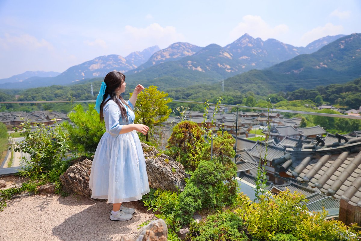 ryunelia's tweet photo. 다들 연휴는 잘 지내시고 있나요
저는 사이버대 과제의 늪...+ 추석인데 왜 강의 휴강아니고 다 나오는건데ㅋㅋㅋㅋ
원래 연휴엔 다 휴강 아니냐고

그래도 추석이니까 한복사진을 올려보자
📷. @lkw2190 https://t.co/sfROBAXYKO