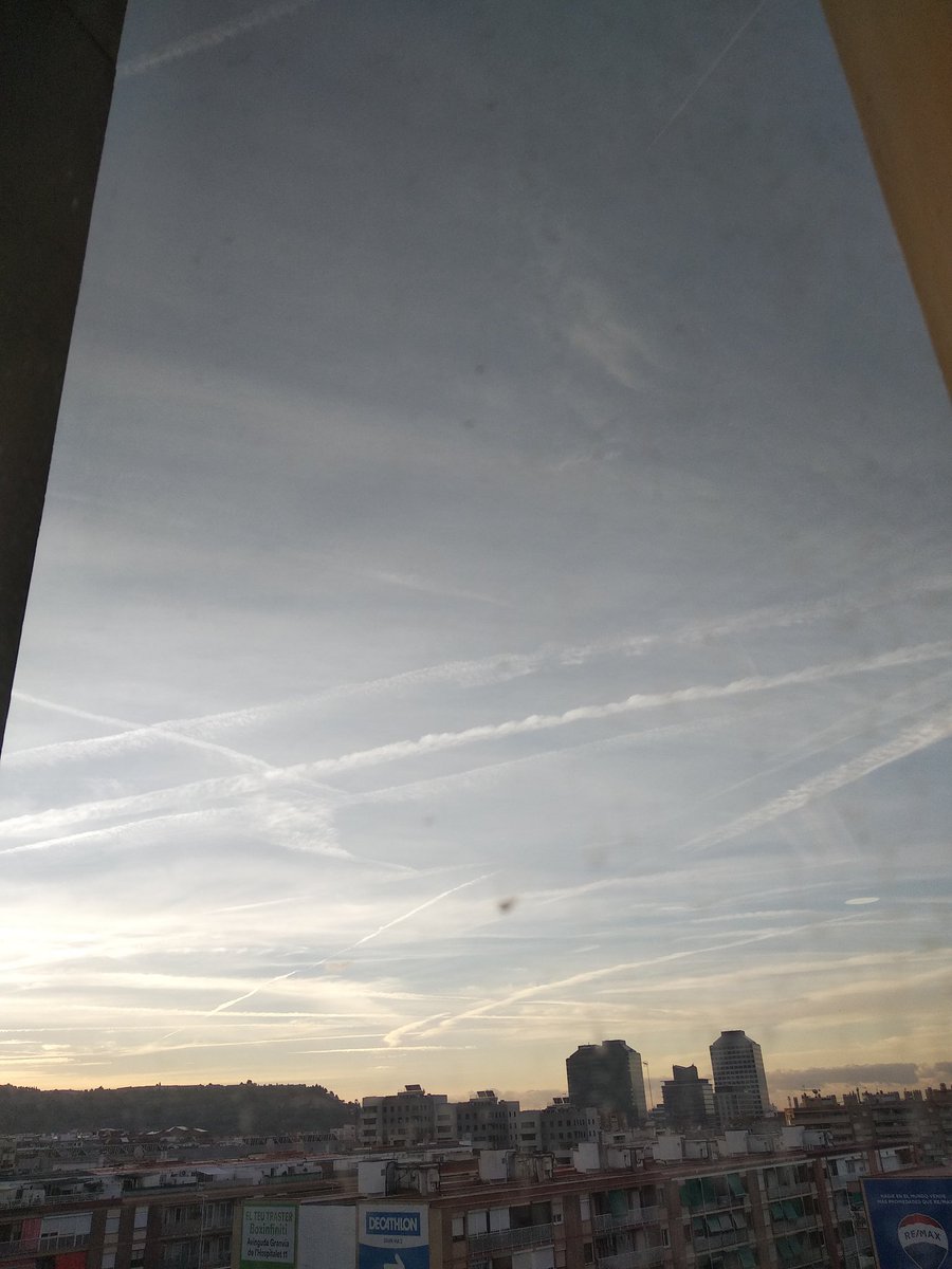 dbragu's tweet photo. @geoenginyeria Quines ganes tenen de superar tots els rècords de temperatura per l'època de l'any. A aquest ritme, clar que ho aconseguiran. Barcelona, 28/9/23 8:15AM https://t.co/Z9iWCdTq9Y