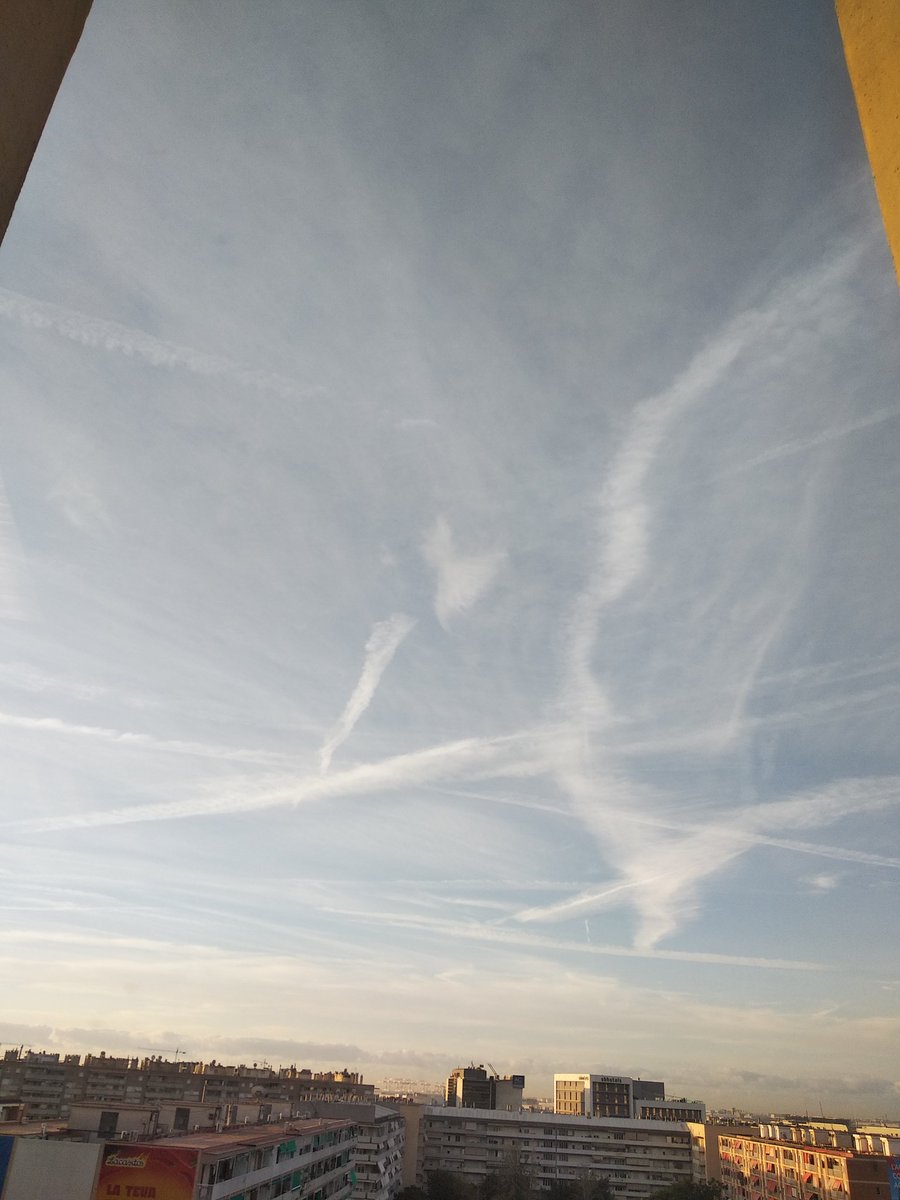 dbragu's tweet photo. @geoenginyeria Quines ganes tenen de superar tots els rècords de temperatura per l'època de l'any. A aquest ritme, clar que ho aconseguiran. Barcelona, 28/9/23 8:15AM https://t.co/Z9iWCdTq9Y