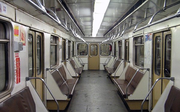 ты любишь ездить в старых поездах, потому что они 🥰эстетичные и атмосферные🥰, а я потому что если начнется зомбиапокалипсис, то зомби не смогут проникнуть в другие вагоны 

мы разные