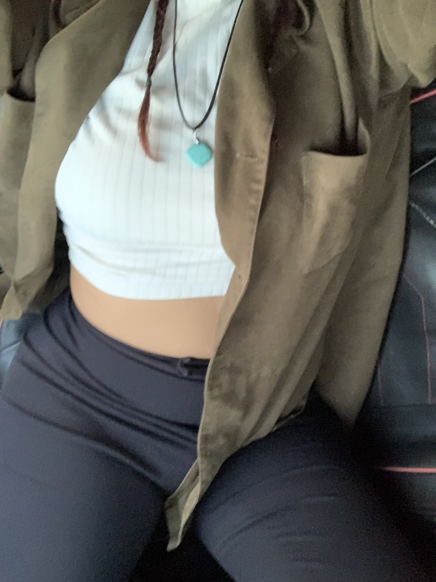 yyoselynee's tweet photo. work fits 🖤 https://t.co/kaMIUvk108